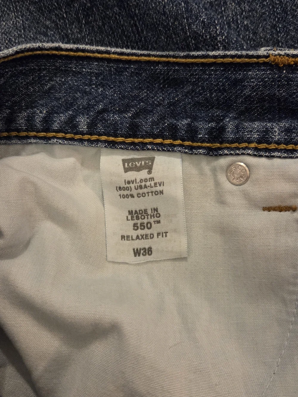 40% SALE RIGHT NOW!!!  Levi's Men's 550 Blue Denim Shorts